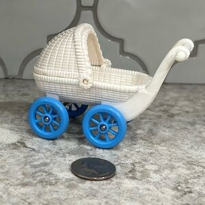 1993 Fisher Price Loving Family White Wicker Look Baby Stroller Pram Carriage